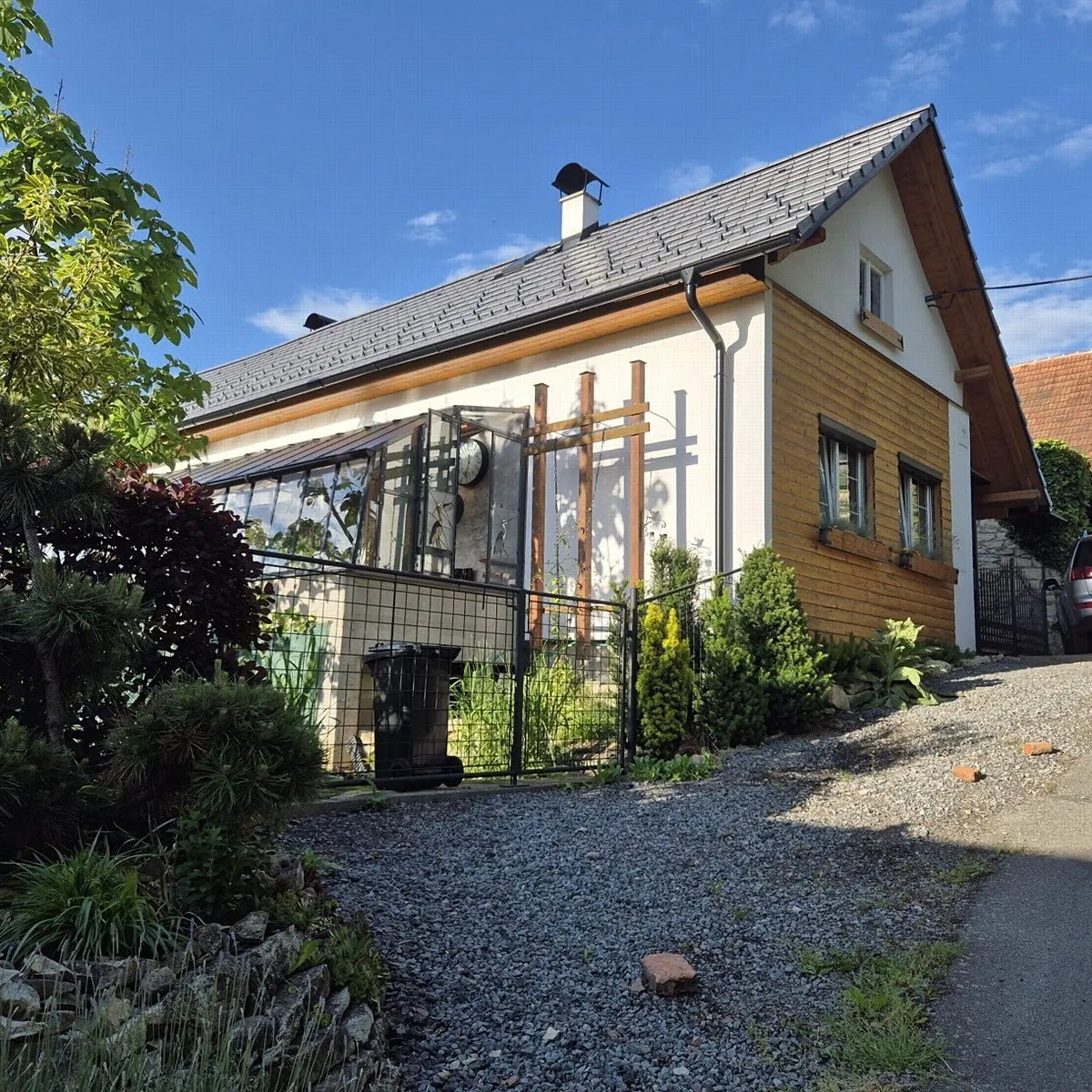 Prodej rodinného domu 195 m², pozemek 646 m²